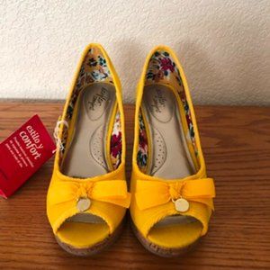 Women's Size 7 1/2 Canvas Wedge Shoes